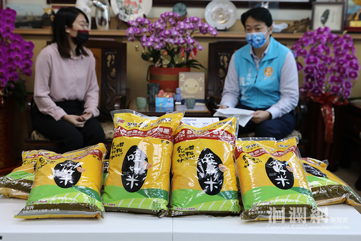肯定愛花蓮實物銀行，欣悅建設捐2500公斤白米助弱