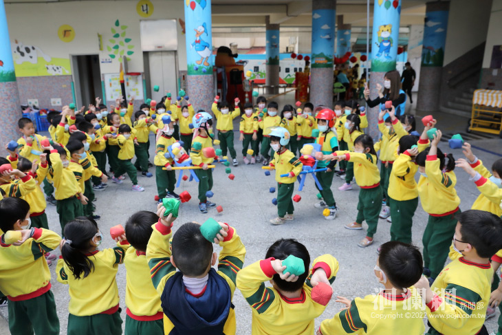 市幼猜燈謎、搓湯圓、炸邯鄲歡樂慶元宵