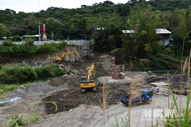 魏嘉賢偕市代會關切農兵橋施作進度 強調工程品