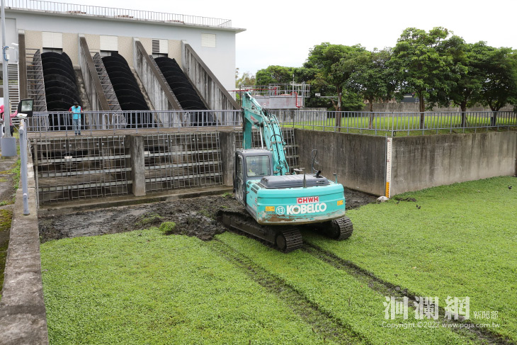 防汛期近 花蓮市加強抽水站調節池清淤作業