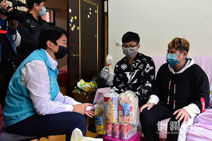 黃女罹癌生活陷困　魏嘉賢探望表達關懷