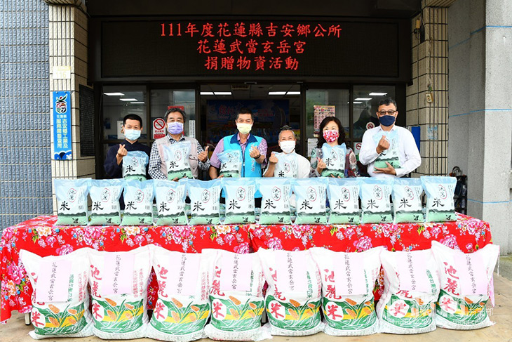 武當玄岳宮挹注吉安鄉2000斤愛心白米