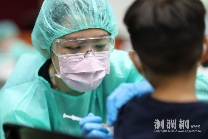 5-11歲幼兒疫苗開放施打 魏嘉賢市長前往關心