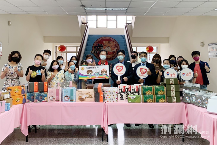 疫情忙翻天！遠百贈衛生局同仁近百份「粽」禮，感謝