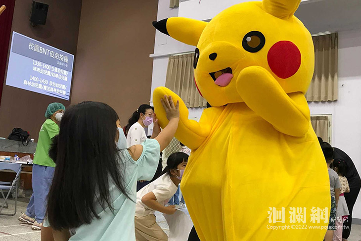 門諾醫師變身皮卡丘   緩解兒童打針的恐懼