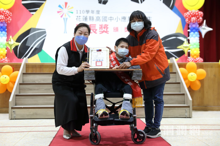 110學年度國小應屆畢業生縣長獎頒獎典禮