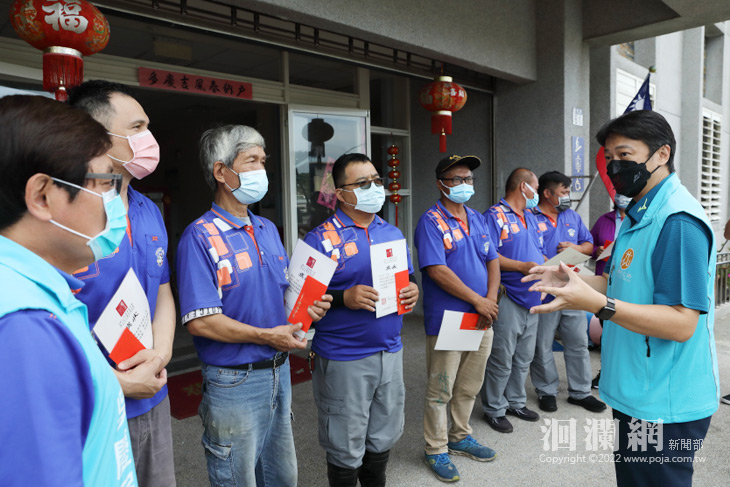 魏嘉賢頒贈奮進愛花蓮獎學金 鼓勵同仁子女勤奮