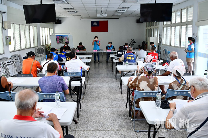 游淑貞主持東昌公墓遷葬執行會議