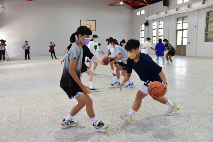 小旗艦計畫結合社區校園 籃球夏令營陪你Fun暑假