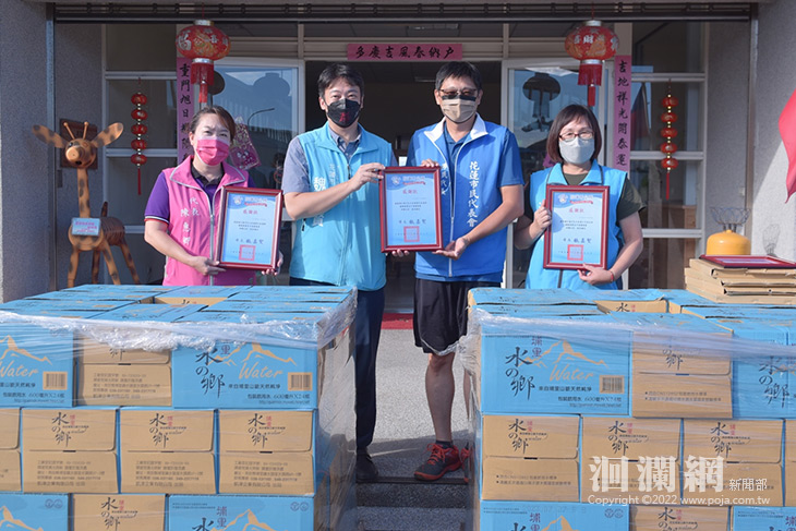 感謝清潔隊防疫辛勞 民意代表贈水慰勞