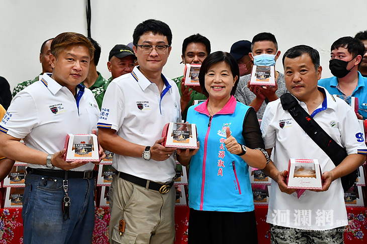花蓮四面佛慰勞清潔隊辛勞   游淑貞致贈感謝狀