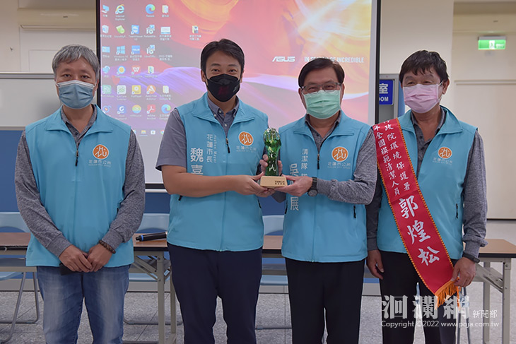吳慶展、郭煌松獲全國模範隊長、清潔人員，魏嘉賢