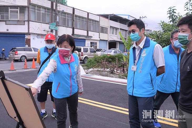 南昌村內新闢道路工程竣工，游淑貞檢視安全交通生