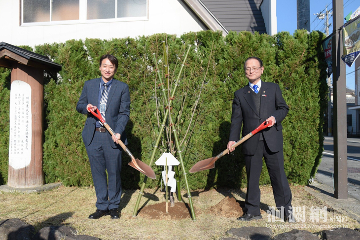魏嘉賢與高千穗日華親善協會植樹紀念 期盼友誼