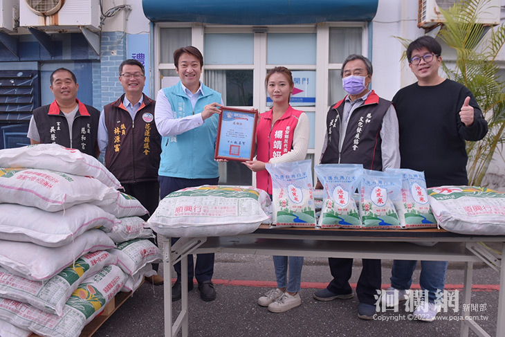 慈和宮冬至送暖，捐贈白米予愛花蓮實物銀行