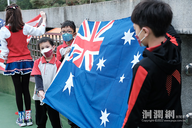 東華附小聯合升旗典禮 讓學生學習尊重、欣賞異