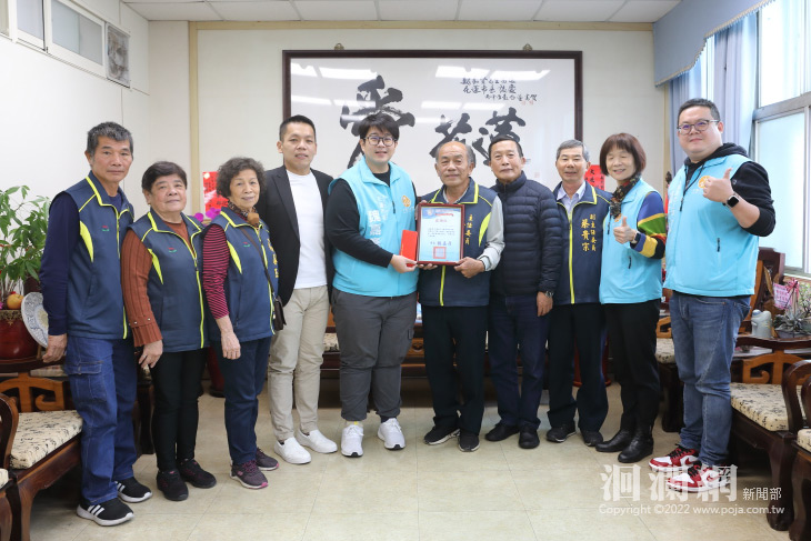 響應花蓮市愛心禮券採買趣 延平王廟管委會捐款