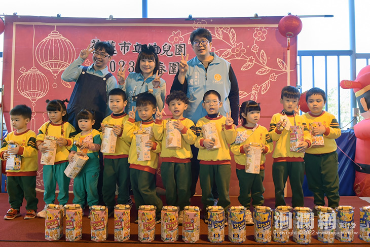 花蓮市幼暖心圍爐 魏嘉彥市長與孩子們同樂拜年