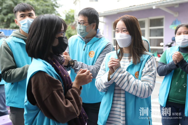 花蓮市公所新春團拜 魏嘉彥帶領市政團隊傳承愛