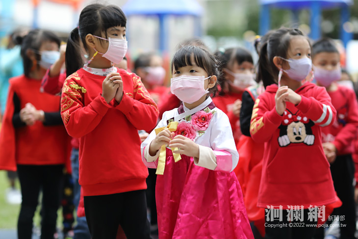 擺脫放假症候群 市幼開學日魏嘉彥陪孩子玩遊戲