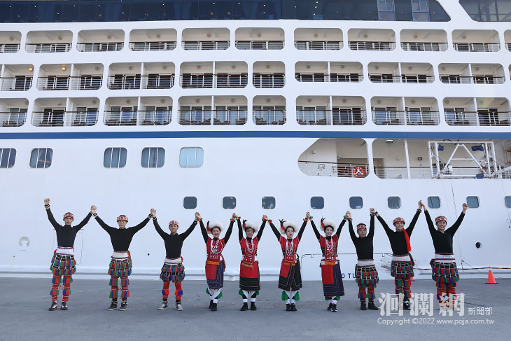 大船入港，花蓮港喜迎商港開放國際商港60週年