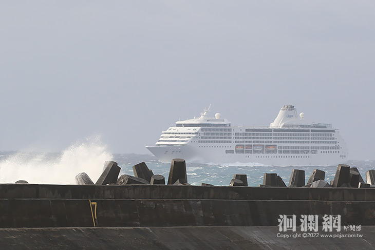風浪太大 高級郵輪七海水手號臨時取消靠泊花蓮