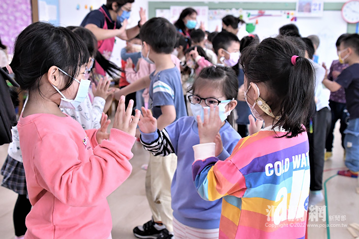吉安鄉立圖書館鋪陳幼童美語繪本共學，提升語言基