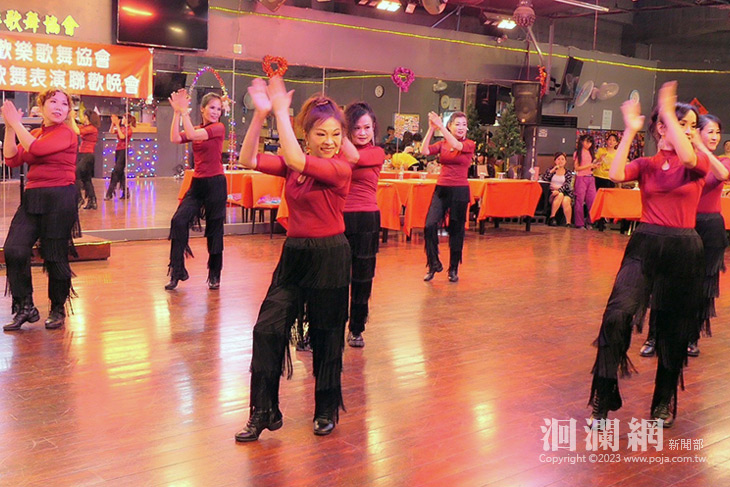 美琪歡樂歌舞協會「優show媽咪」展現活力自信