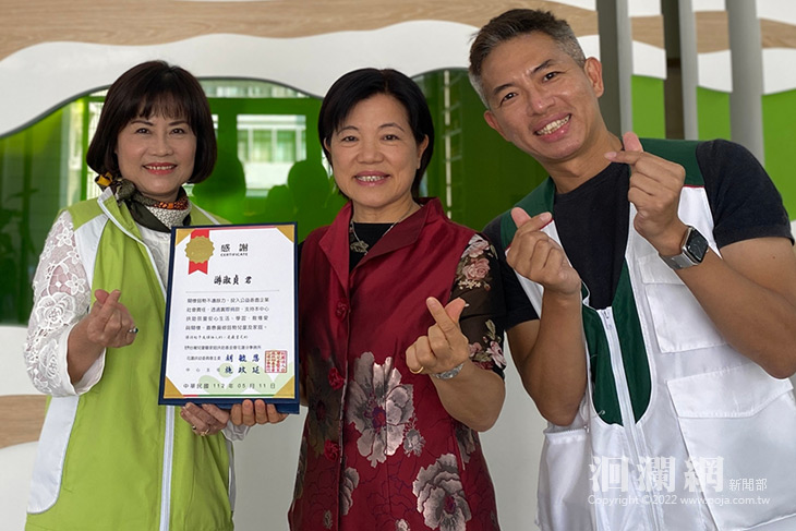 吉安鄉長游淑貞傳承母愛捐助十萬元、用愛助養孩