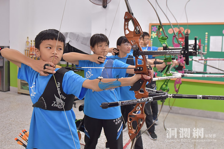 中華國小射箭隊赴美參賽，魏嘉彥號召各界挹注資源