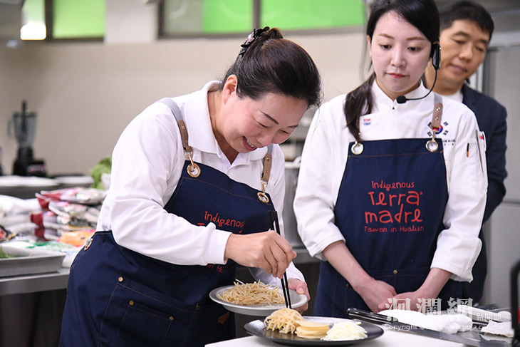 花縣長徐榛蔚與韓國慢食聯盟主廚金海瑩聯手料理