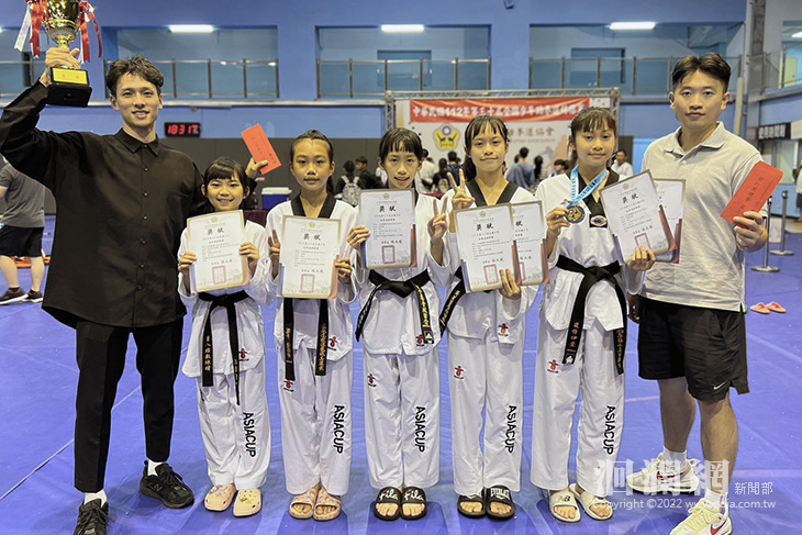 全國少年跆拳道錦標賽 嘉里國小鄭宇傑勇奪金牌