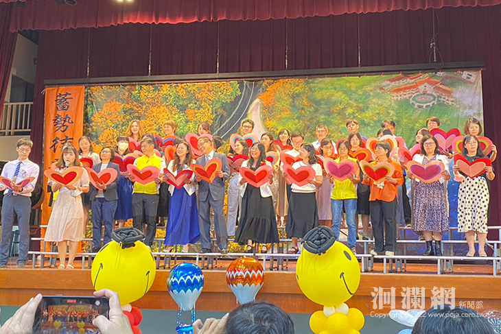 東華附小第74屆畢業典禮 「蓄勢待發 74如虹」畢