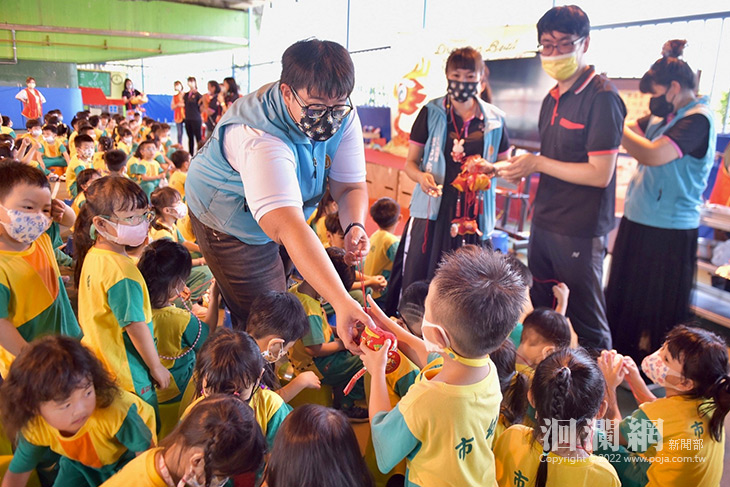 花蓮市幼歡慶端午 親手體驗包粽 看故事表演