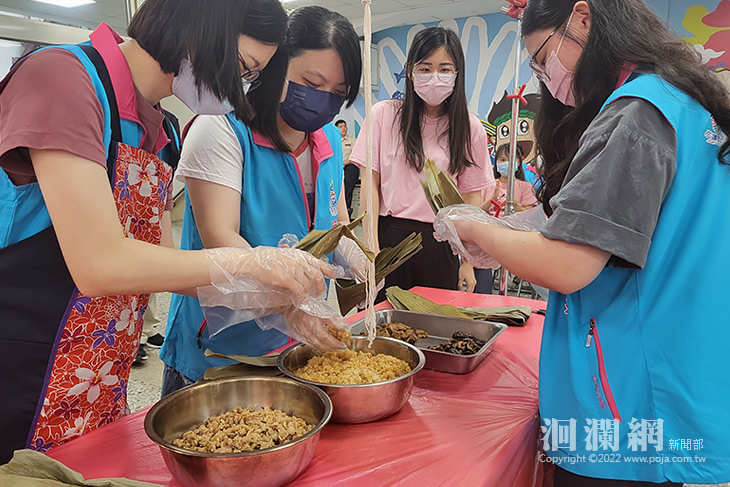 「吉安端午．溫馨放粽」游淑貞帶領員工包粽慶端午
