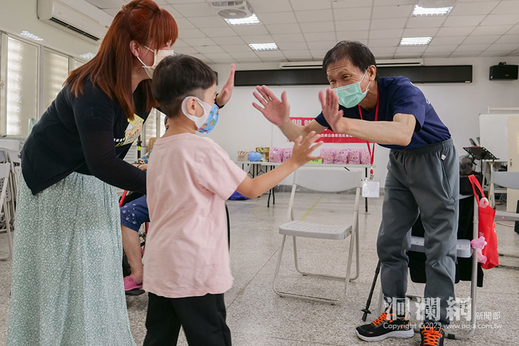我的同學80歲！門諾基金會吉安工作站首次老幼共融