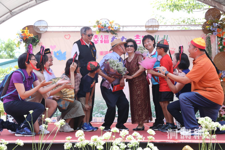 吉安鄉韭菜婚禮節38對婚齡五十年長者再現幸福