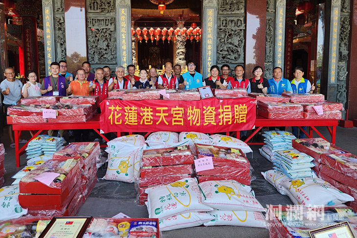 港天宮白米物資助弱勢 魏嘉彥表揚無私大愛