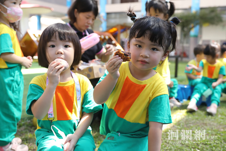 剝柚子、聽故事、做果凍，吃月餅、市幼開心迎中秋