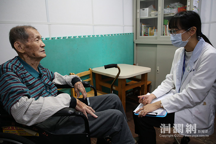 門諾吞嚥團隊助圓夢 84歲翁移除鼻胃管開口吃飯
