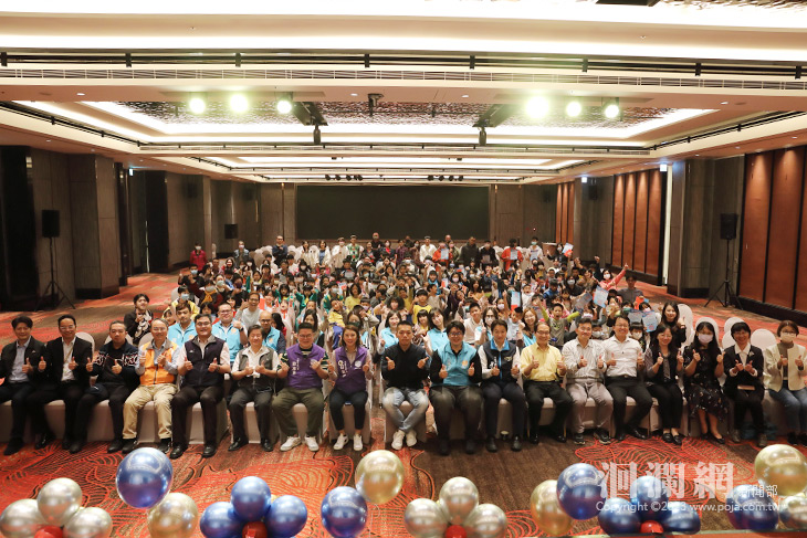 頒發奮進愛花蓮獎學金 魏嘉彥勉勵學子五育並重