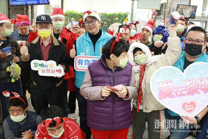 小天使送聖誕祝福 花蓮市公所充滿濃濃過節氣氛