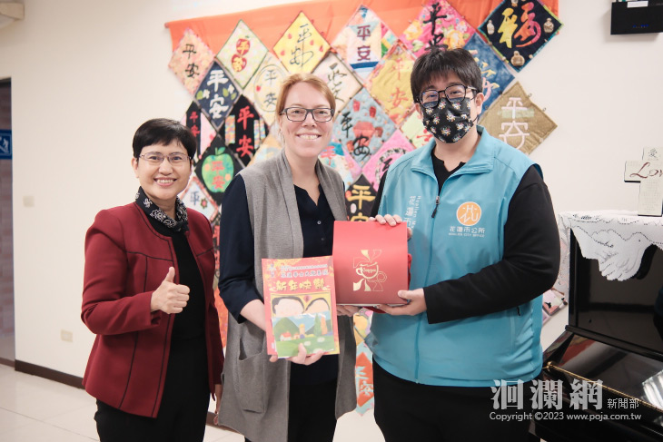 花蓮市寒冬送暖 贈社福機構春節慰問金