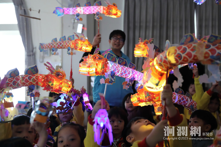 花蓮市幼慶元宵，魏嘉彥與孩子們同樂做燈籠