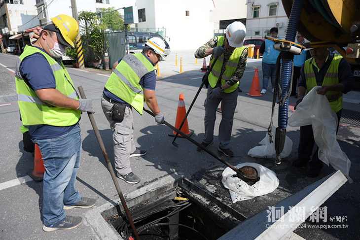 先清溝再噴藥防治蚊蟲孳生 魏嘉彥視察排水設施
