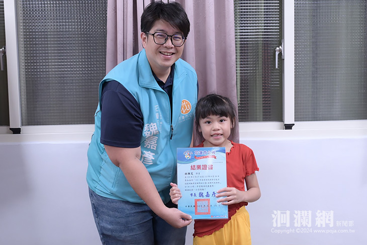 花蓮市南勢阿美語認證班結業 魏嘉彥預祝學員取