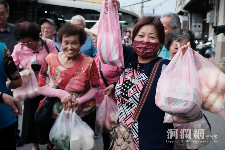 首波消費踩線團，游淑貞帶富里客家鄉親逛市場