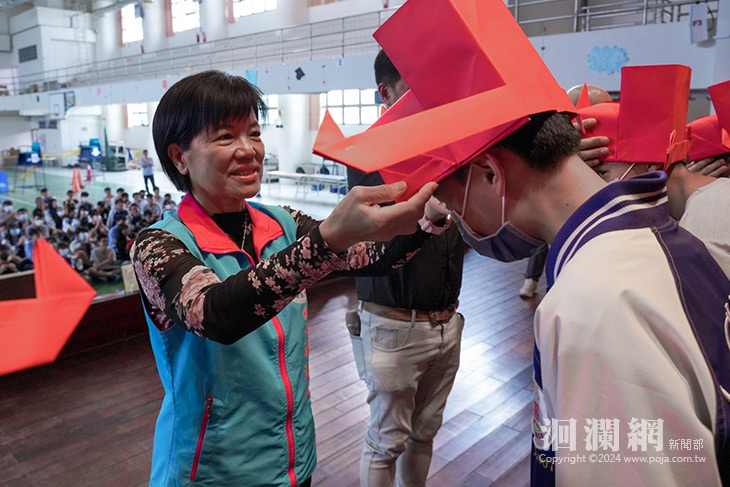 游淑貞為國中教育會考學生加油