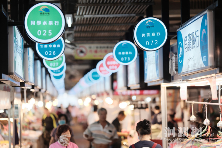 重慶市場攤招大換新 連三天發放購物券與民眾同