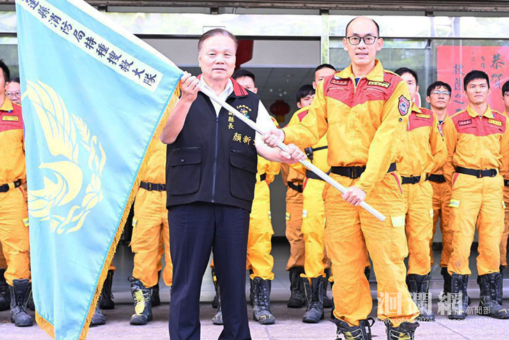副縣長顏新章授旗勉勵花蓮縣消防局特種搜救隊完